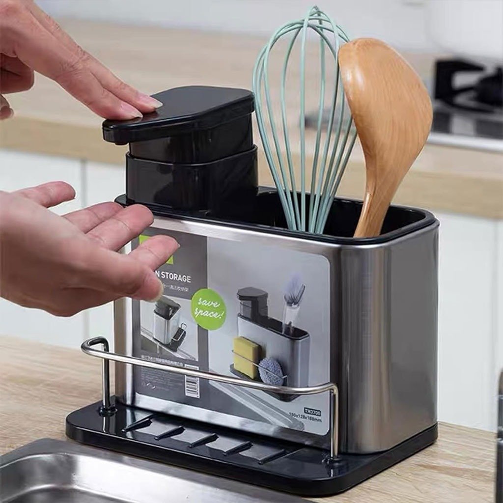 Soap-Kitchen-1-1.jpg Distributeur de savon et organisateur d’accessoires pour cuisine – موزع صابون ومنظم أدوات المطبخ 2في1 - الصورة 1